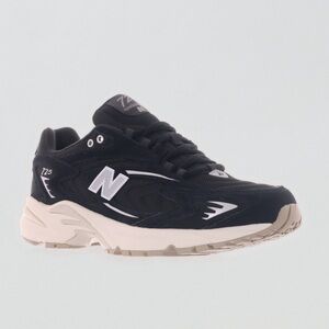 New Balance Black and Cream 725 Size 6W